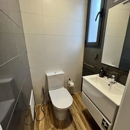 Private 1 Bedroom House In Centre * Machico (Madeira)