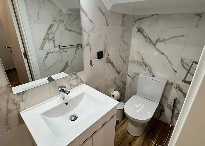 Private 1 Bedroom House In Centre Vakantiehuis Machico (Madeira)