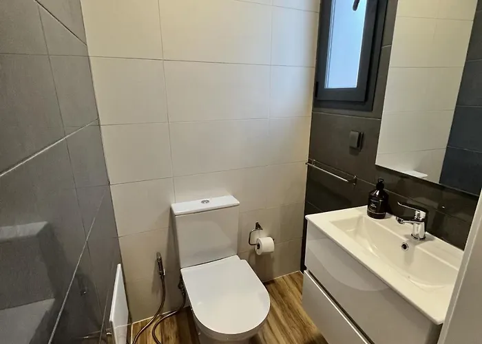 Private 1 Bedroom House In Centre * 马希库