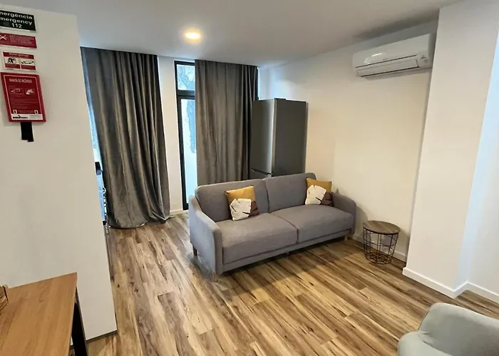 Private 1 Bedroom House In Centre